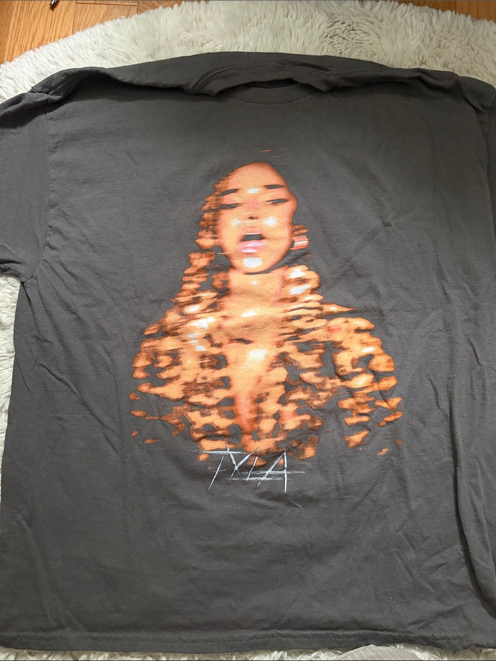TYLA Graphic tee- UNISEX